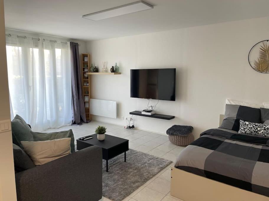 Appartement Cosy Proche Paris Ле Бурже Екстериор снимка